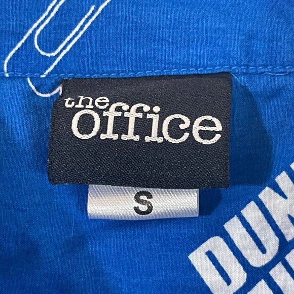 The Office‎ Dunder Mifflin Men’s Small Blue Graphic Button Up Short Sleeve Shirt - Picture 5 of 11
